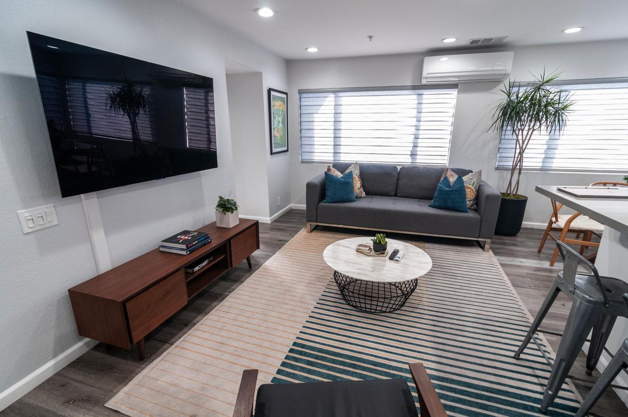 50 M To Sand Lgb 2 King Suites Long Beach Exteriör bild